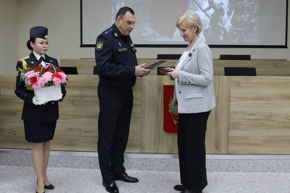 В Волгограде случайно найденную медаль передали родным умершего ветерана