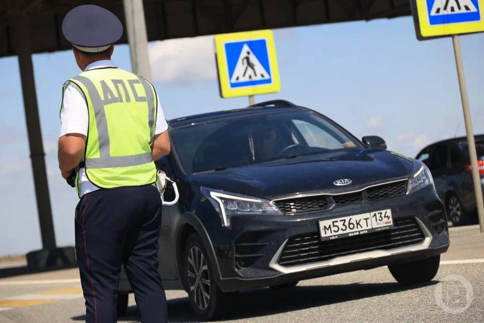 Более 900 автомобилей с темными окнами выявили в Волгограде