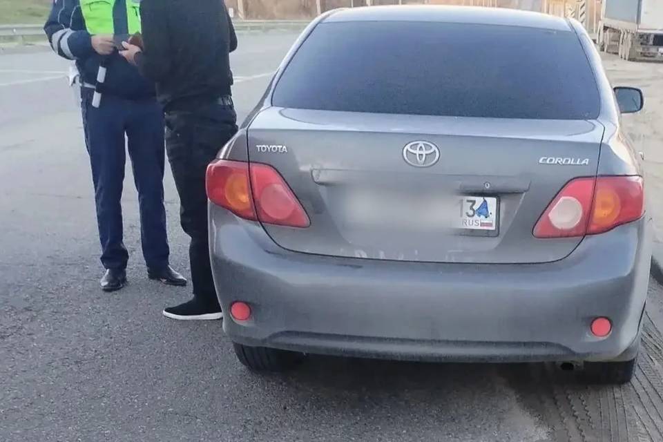 Два водителя пытались дать взятки инспекторам ДПС в Камышине