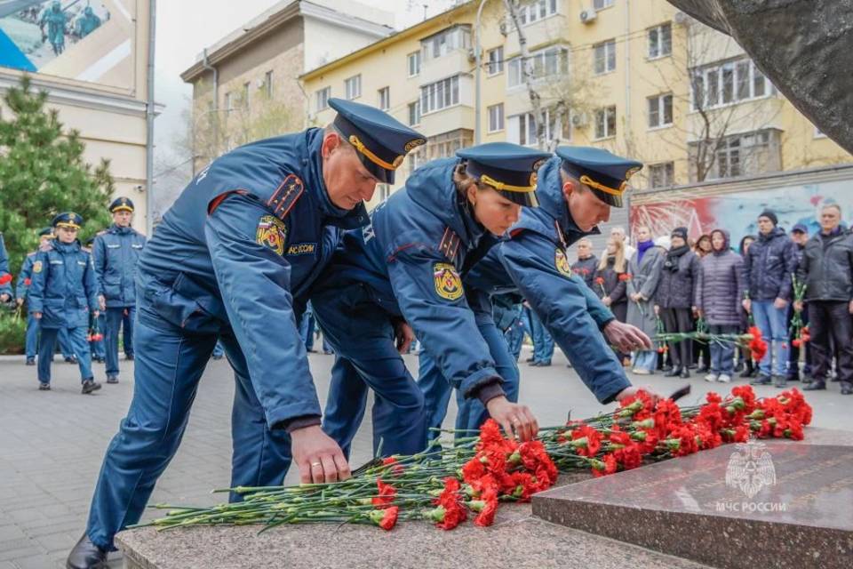 Память погибших сотрудников МЧС почтили в Волгограде