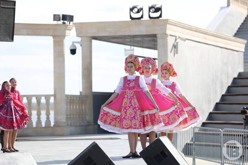 Волжан зовут любоваться народными танцами и яркими костюмами