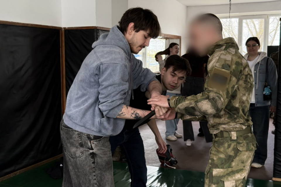 В отряде «Барс» волгоградских студентов научили драться