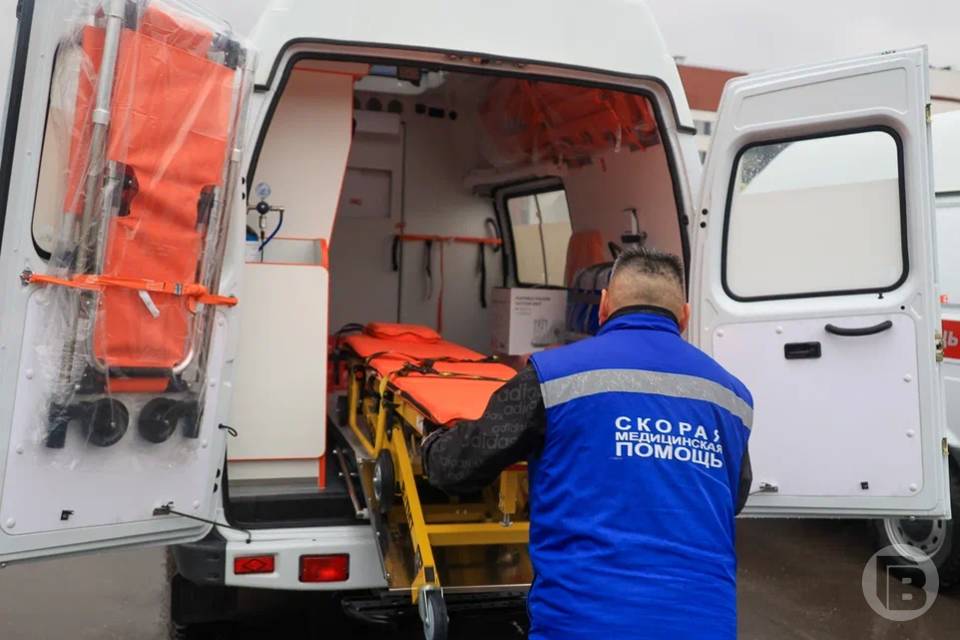 Грузовик с полуприцепом наехал на водителя в Волгоградской области