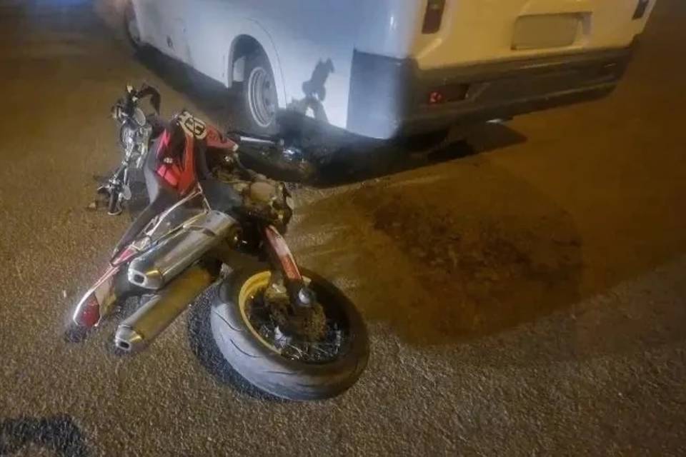 Мотоциклист попал под колеса малолитражного автобуса в Волгограде