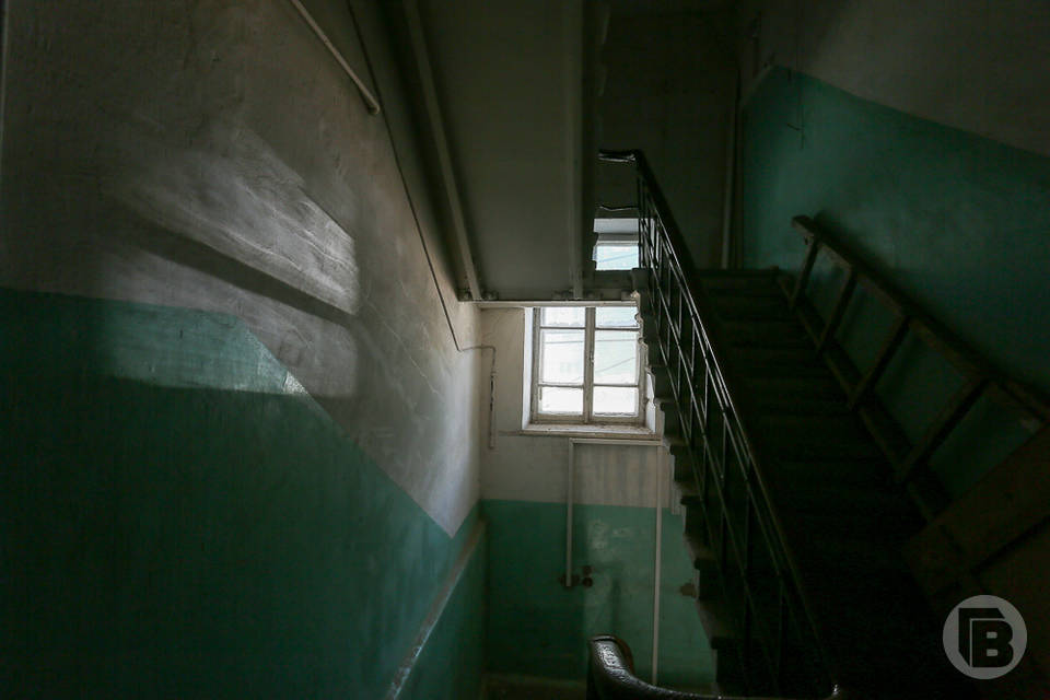 Труп мужчины со шприцем нашли в Волжском