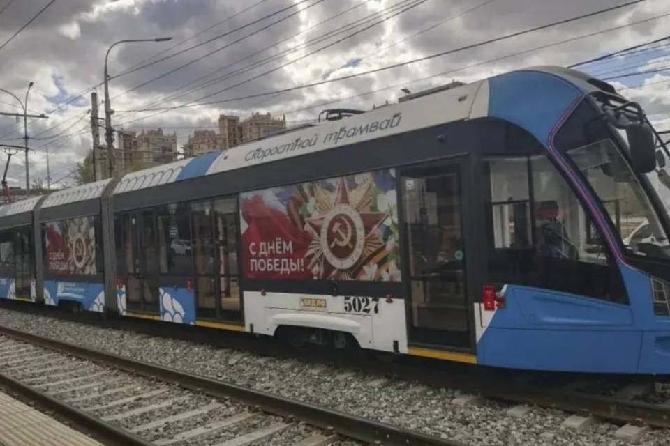 В Волгограде украсят 55 автобусов и троллейбусов к 9 Мая