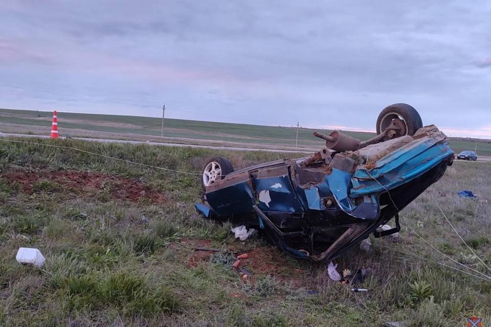 Опрокидывание автомобиля стало причиной смертельного ДТП под Волгоградом