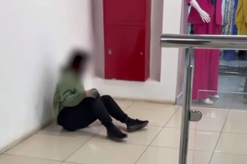 В ТЦ «Юбилейный» Волгограда неизвестный облил женщину зеленкой