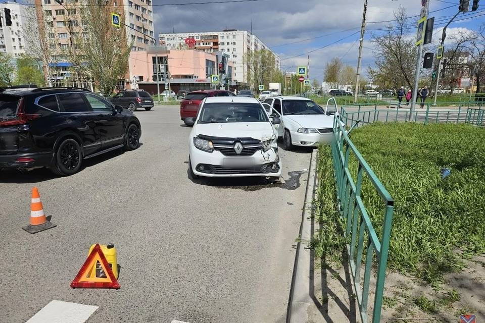 Ребенок разбился в ДТП с двумя иномарками в Волжском