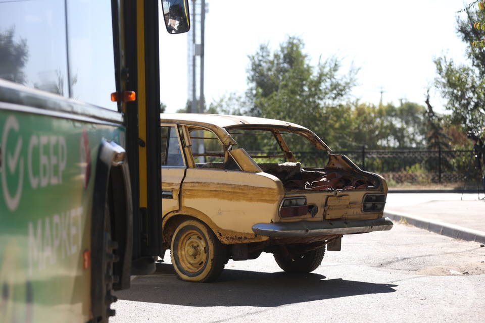 Четыре брошенные машины эвакуируют в Волжском