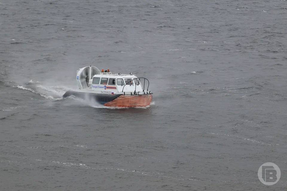 Под Волгоградом очевидец спас тонувшего в реке водителя судна