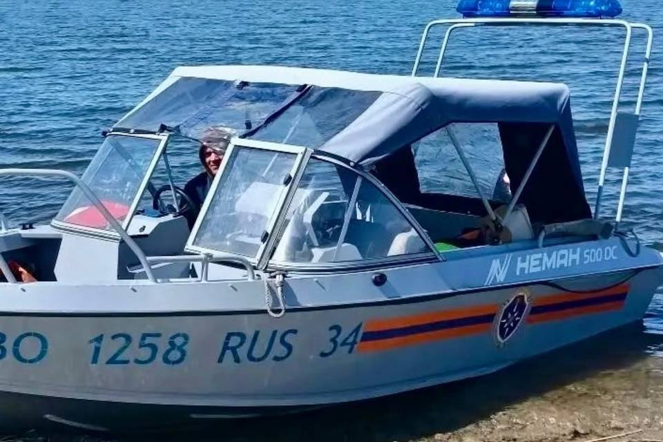 Спасатели вытащили тонущего мужчину у села под Камышином