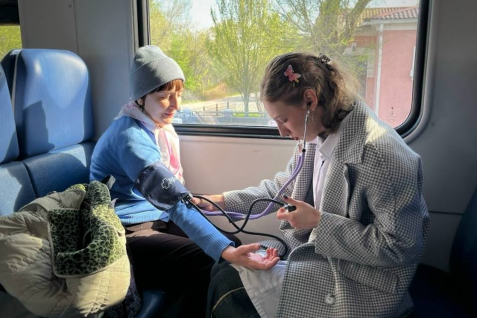 Артериальное давление измерили волгоградцам не выходя из электрички