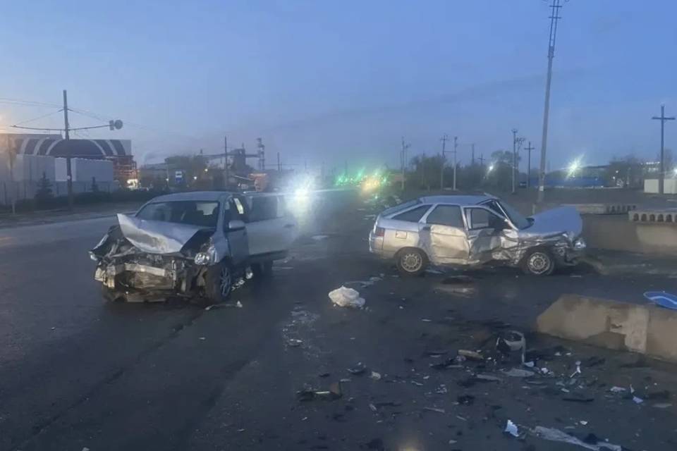 Водитель ВАЗа погиб при лобовом столкновении на трассе в Дубовском районе