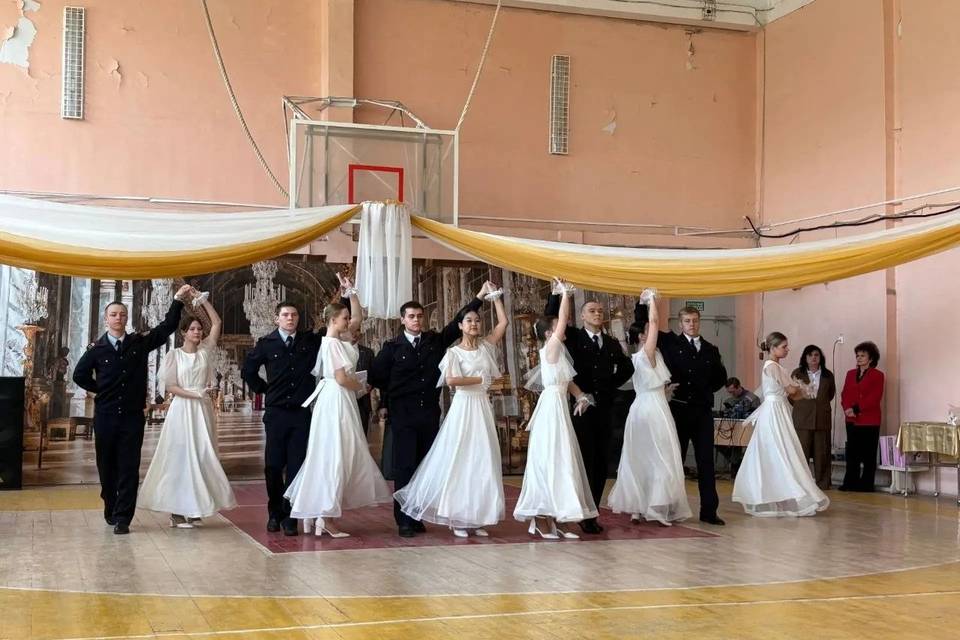 Следователи СК России пришли на кадетский бал в волгоградскую школу