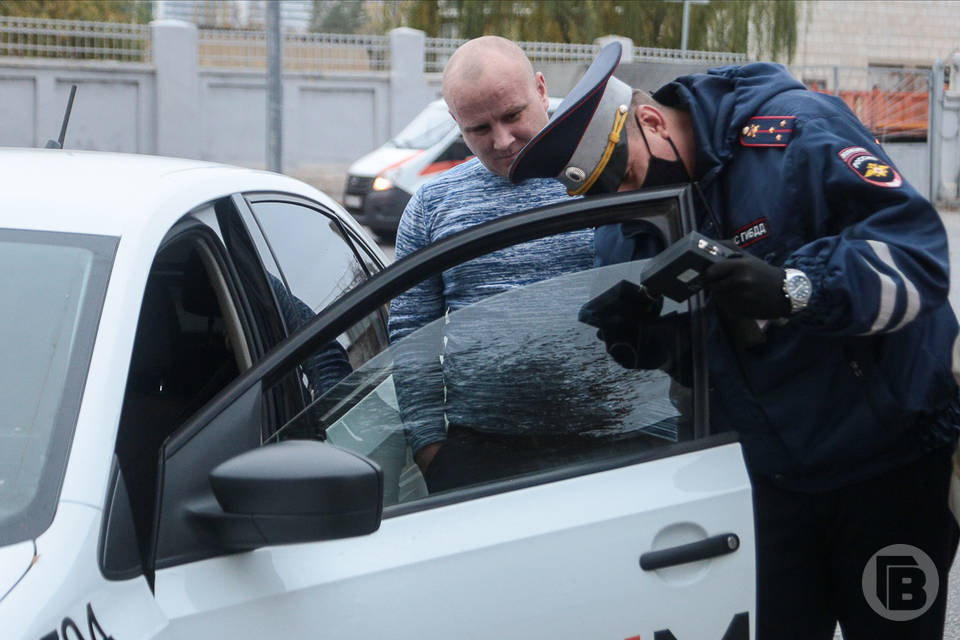 Мужчину осудят за повторную езду с тонировкой в Волгоградской области