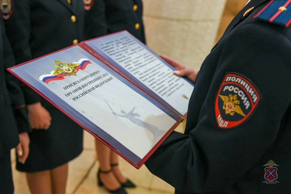 В Волгограде 50 молодых полицейских приняли присягу