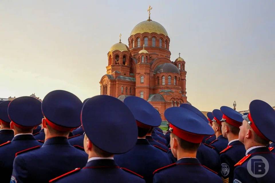 Волгоградские курсанты отмаршировали в честь годовщины Великой Победы