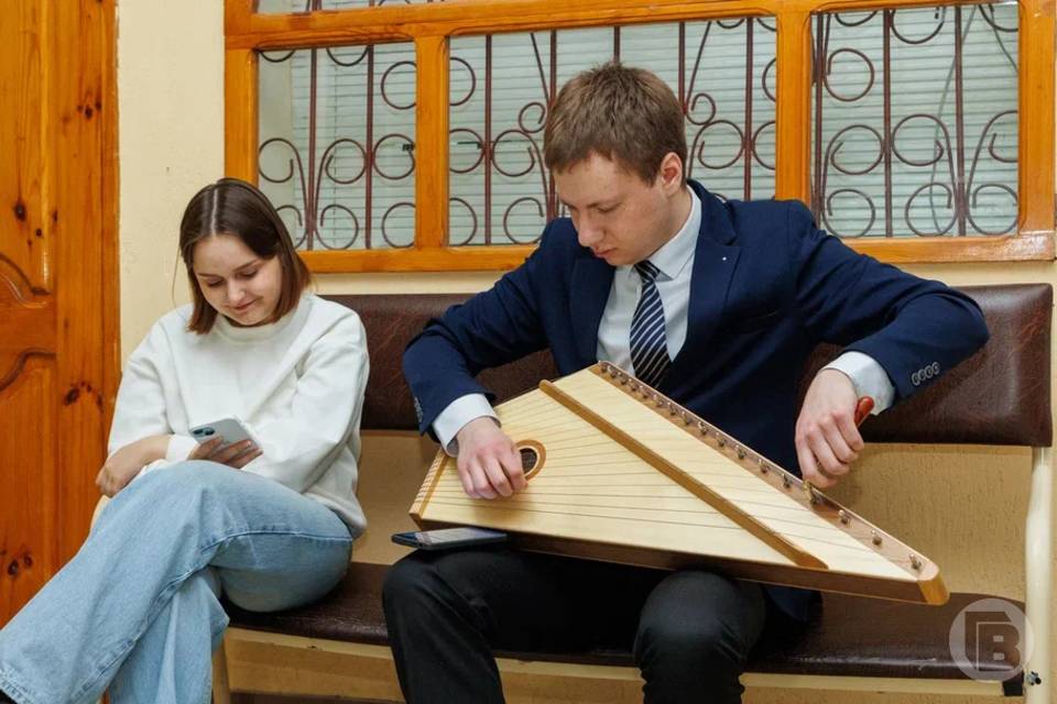 Волгоградцев научат играть на гуслях