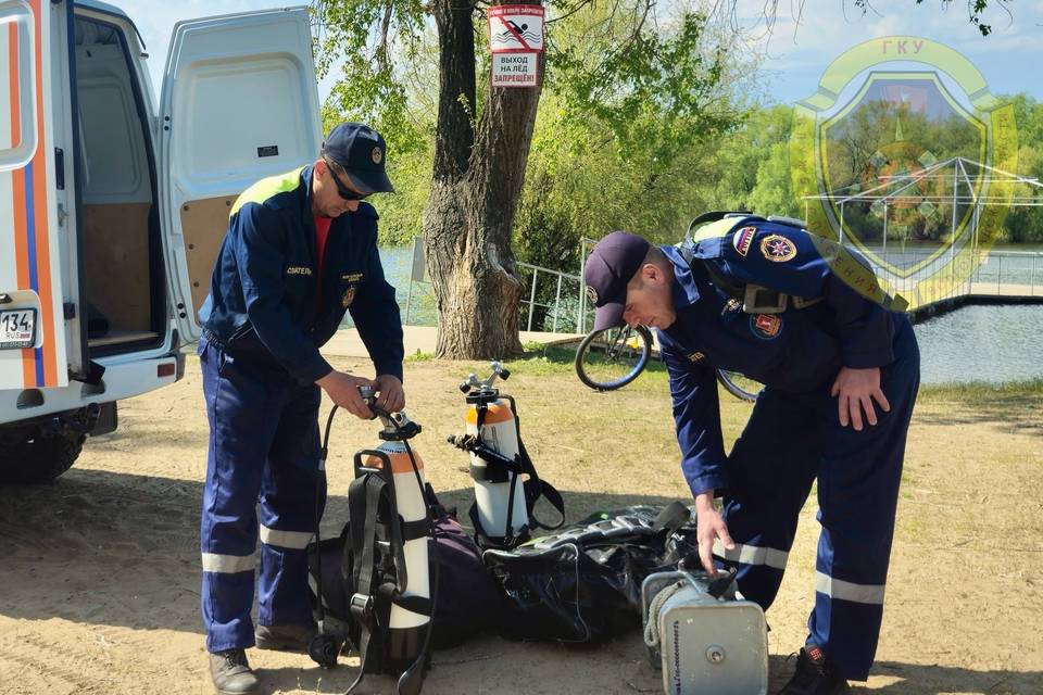 Тело утонувшего подростка ищут в озере в Волжском