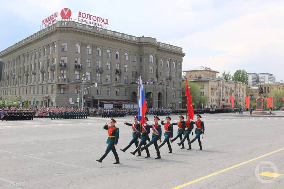 В Волгограде прошел парад Победы 9 мая: смотрим фото