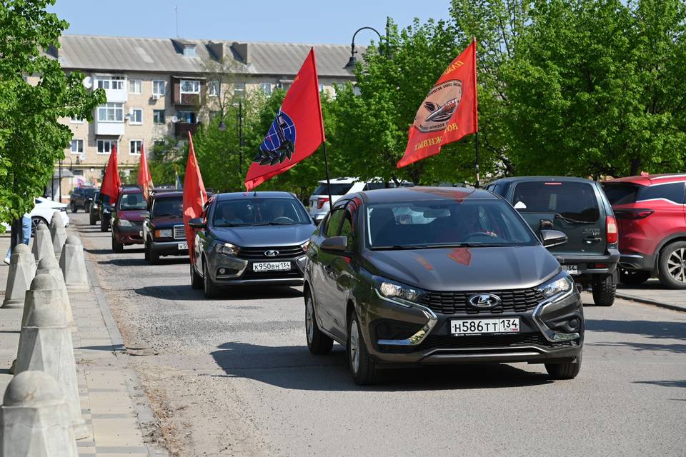 Автопробег Победы прокатился по улицам Урюпинска