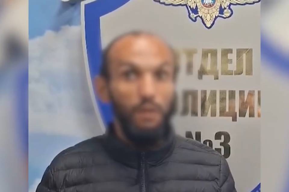 Курьера мошенников задержали полицейские в Волгограде