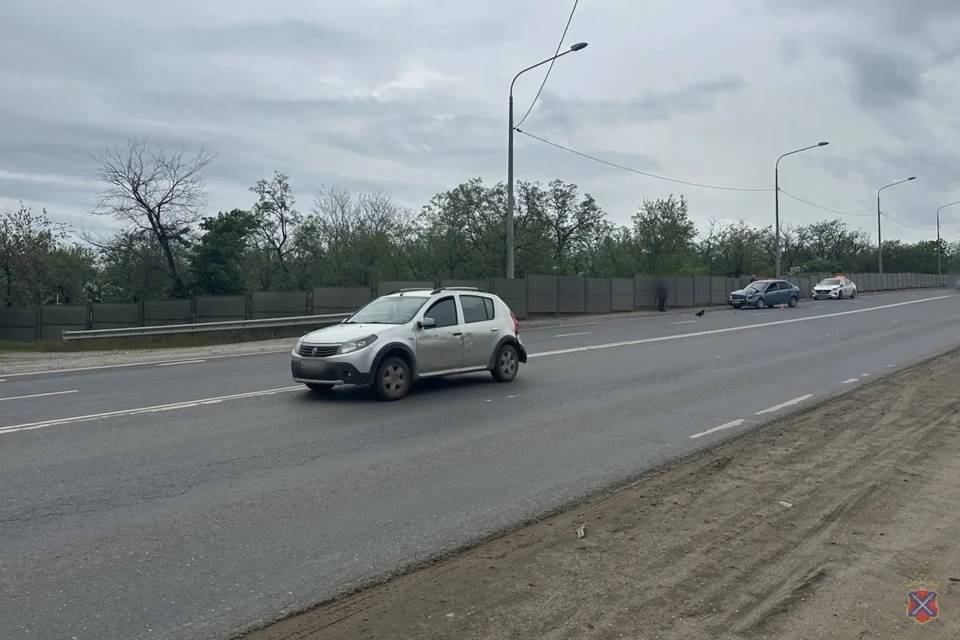 Водитель «Рено» пострадал в ДТП с «Ладой» в Волгограде