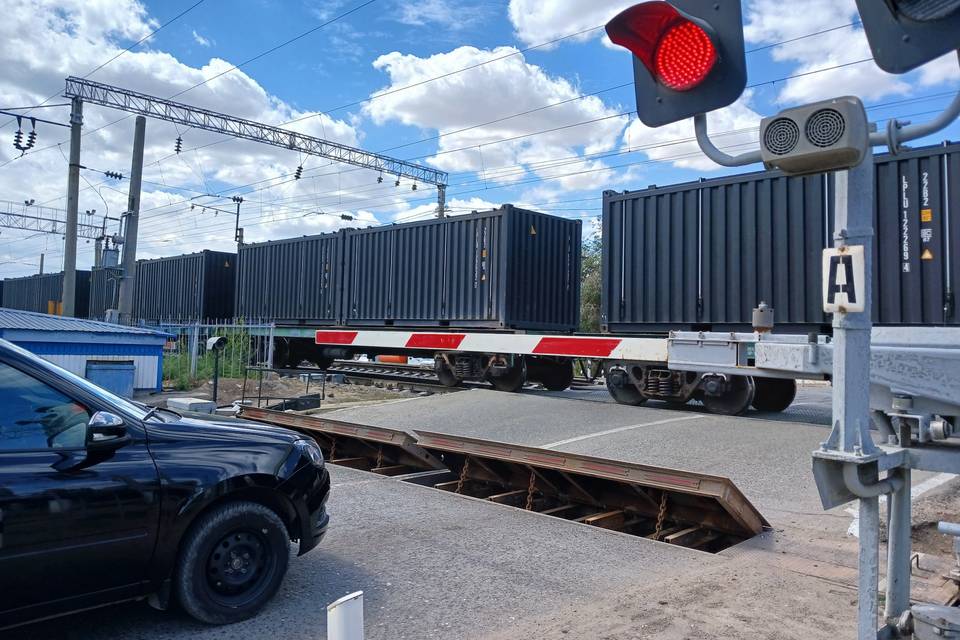 Волгоградским водителям напомнили о правилах пересечения железнодорожных переездов