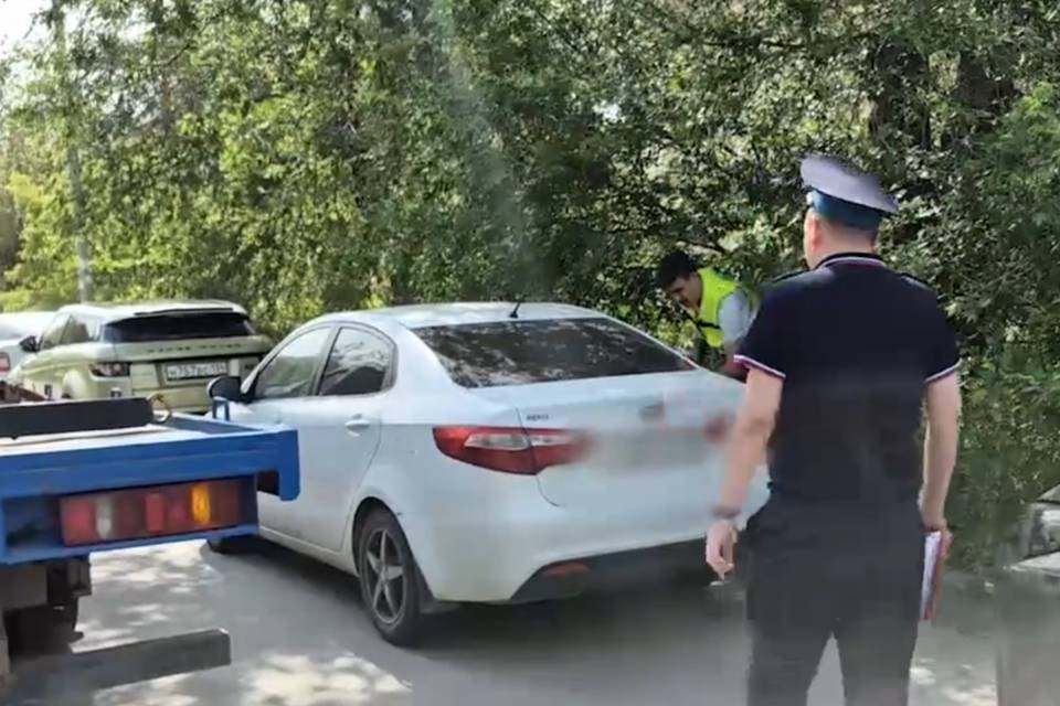 «Киа Рио» забрали у мужчины за долг 600 тысяч рублей в Волжском