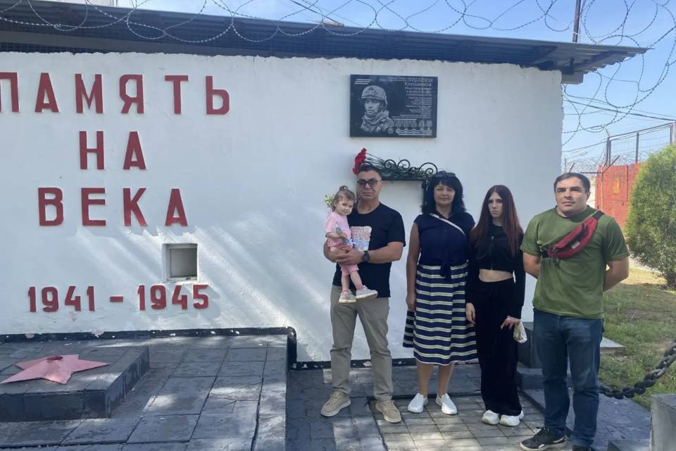Память сотрудника ФСИН, погибшего на СВО, почтили в ИК-9 в Волгограде