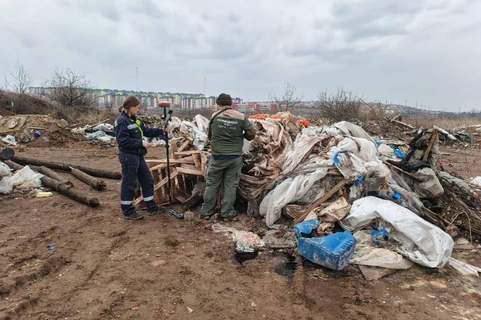 Сброс отходов на площади более 2 тысяч квадратных метров выявили Волгограде