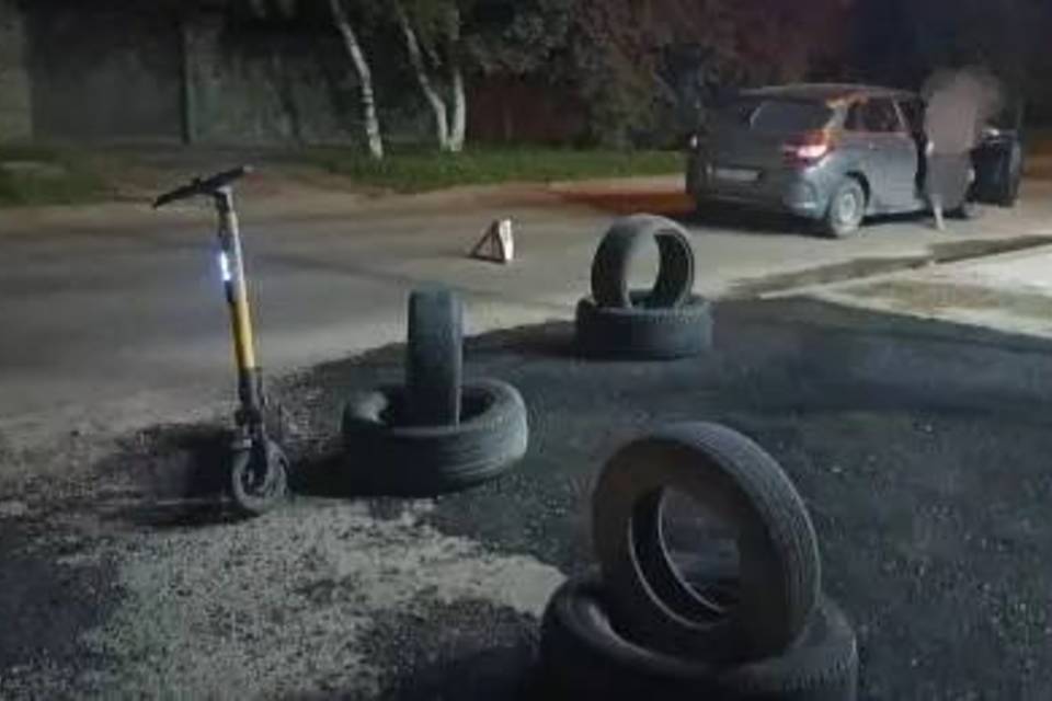 В Волгограде женщина-водитель сбила парня на самокате
