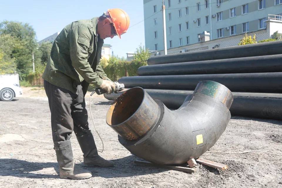 В Ворошиловском районе Волгограда специалисты обновляют коммунальные сети
