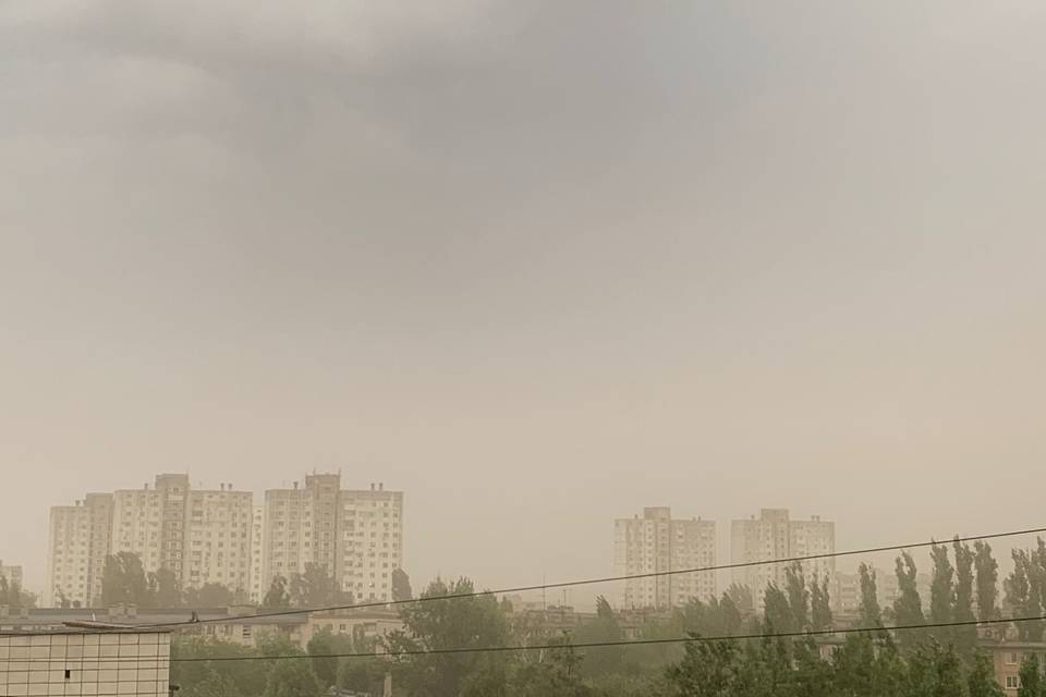 Пыльная буря началась в Волгограде перед мощным ливнем