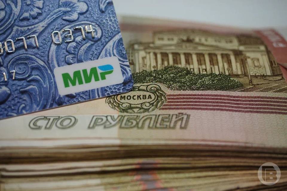 Волгоградские пенсионеры предпочитают выплату получать на "пластик"