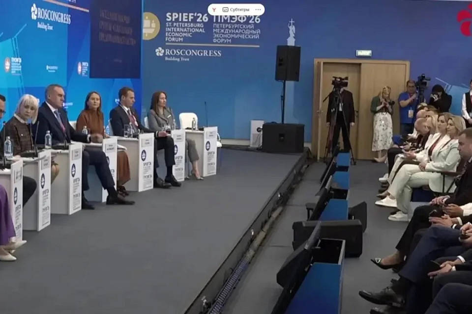 Делегация Волгоградской области во главе с Андреем Бочаровым приступила к работе на ПМЭФ-2026