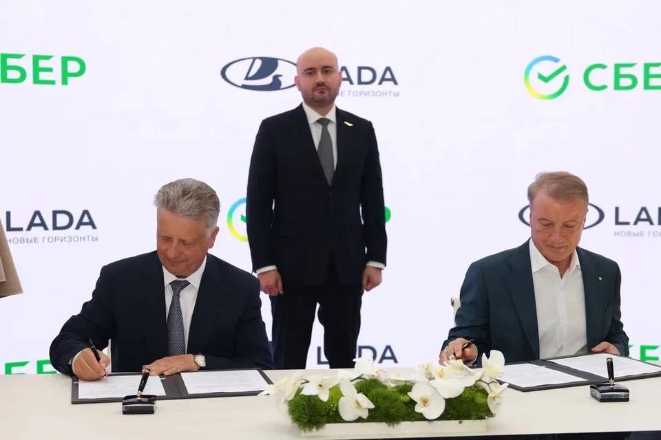 Сбер и АВТОВАЗ договорились о развитии цифровых сервисов для LADA