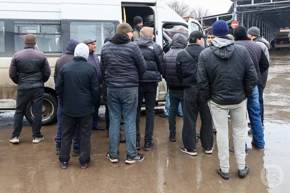 Полиция и ФСБ провели рейды по мигрантам в трех районах Волгоградской области