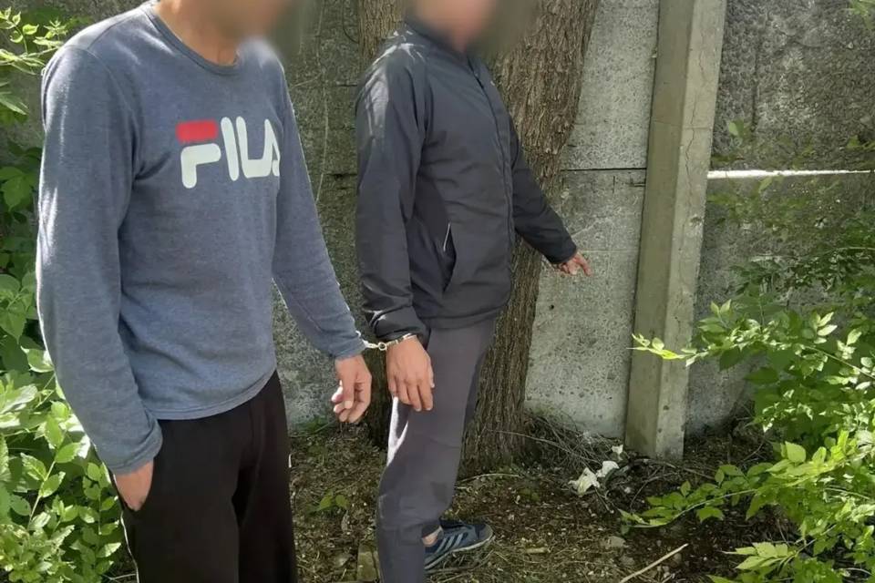 Против двух астраханцев завели дело за перевозку наркотиков из Волжского