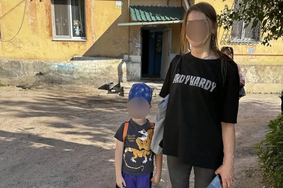 Целая команда убеждала отца передать ребенка маме в Волгограде