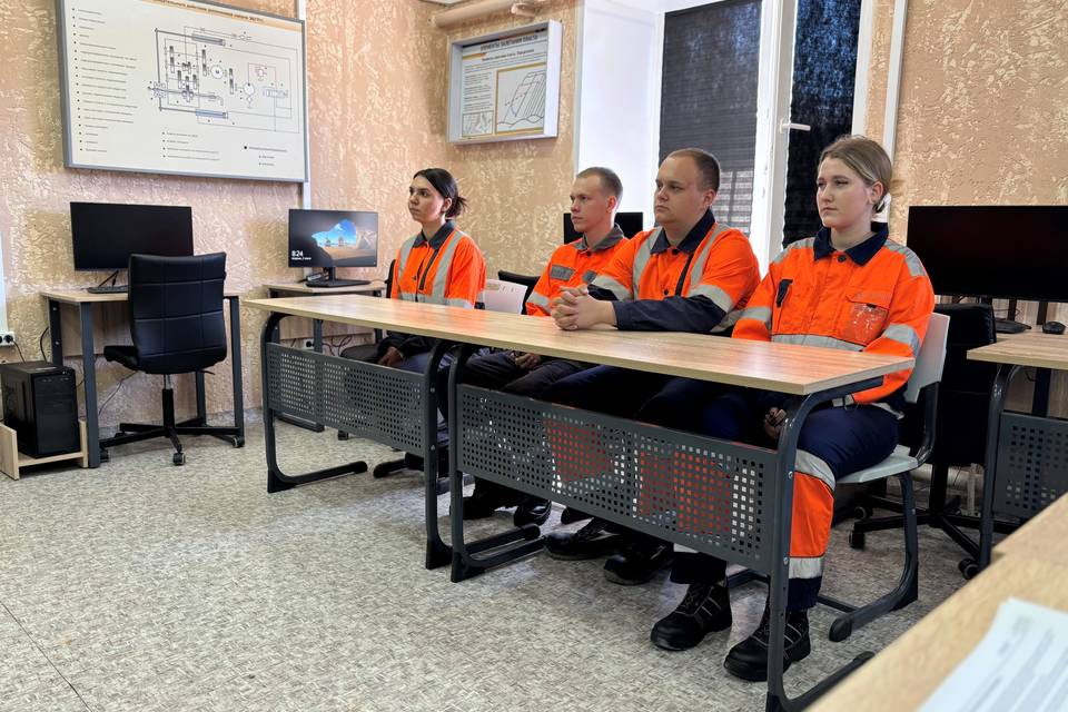 Эксперты ВолгаКалия оценили навыки будущих горняков Волжского техникума