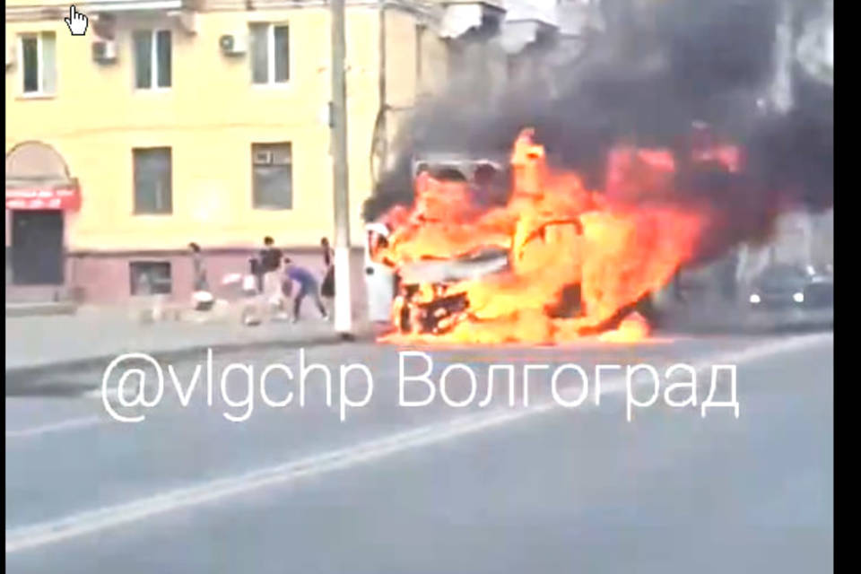 Еще одна маршрутка вспыхнула на севере Волгограда
