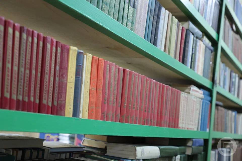 На юге Волгограда регоператор открыл еще одну книжную полку