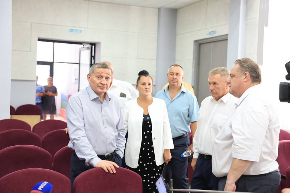 Андрей Бочаров проверил готовность школ Алексеевского района к 1 сентября