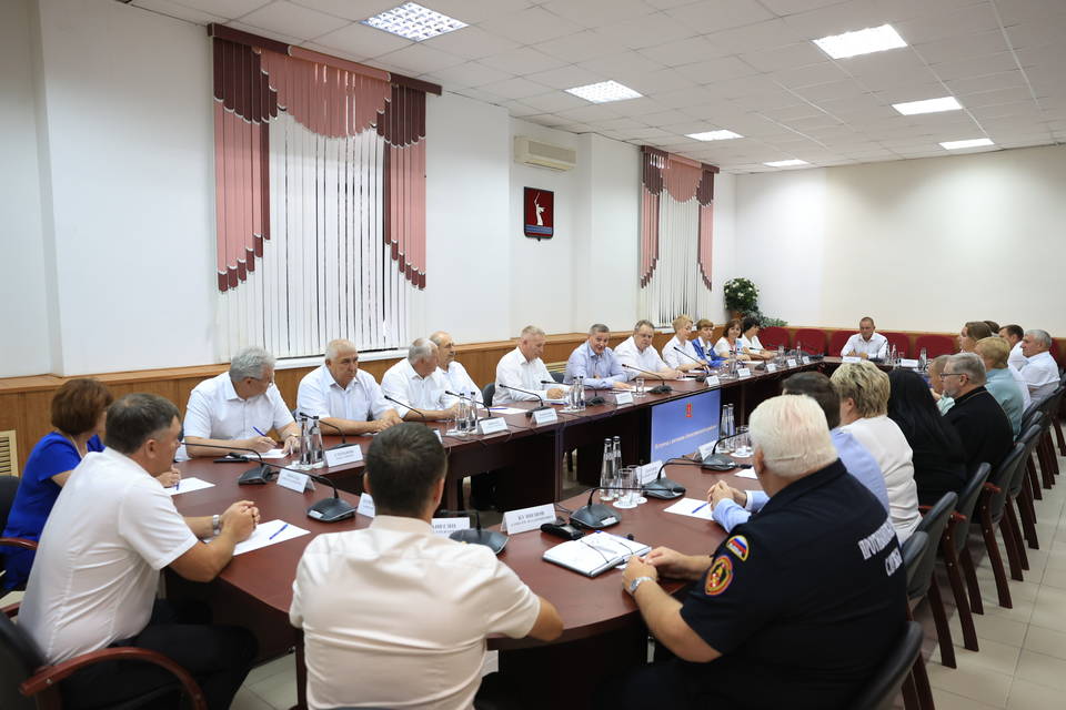 Бочаров поговорил с жителями Алексеевского района о развитии территории