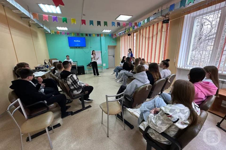 Школьникам предложили разрешить посещать уроки в джинсах и футболках