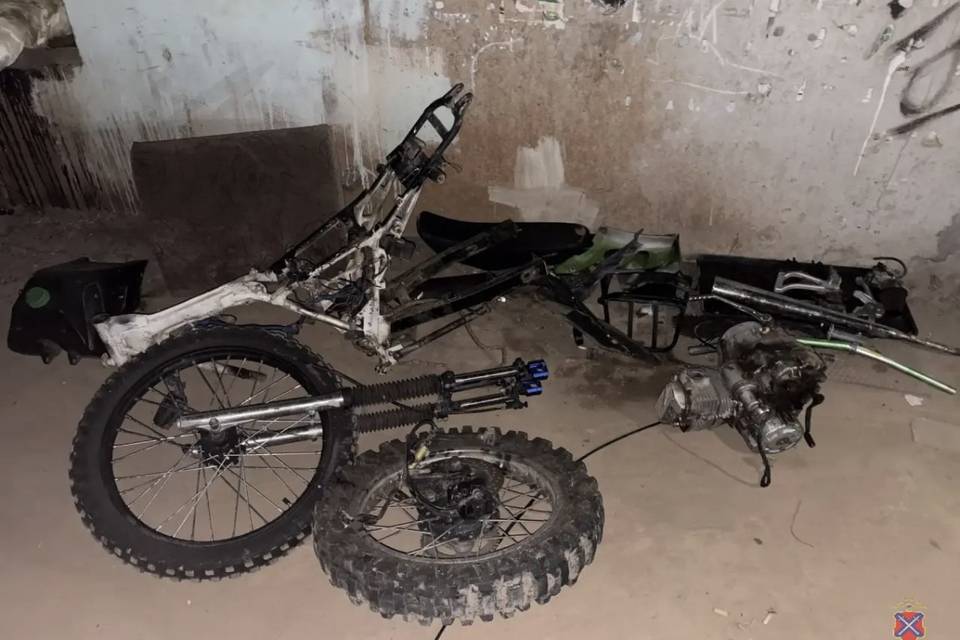 Двое волжан угнали неисправный питбайк и спрятали его в подвале