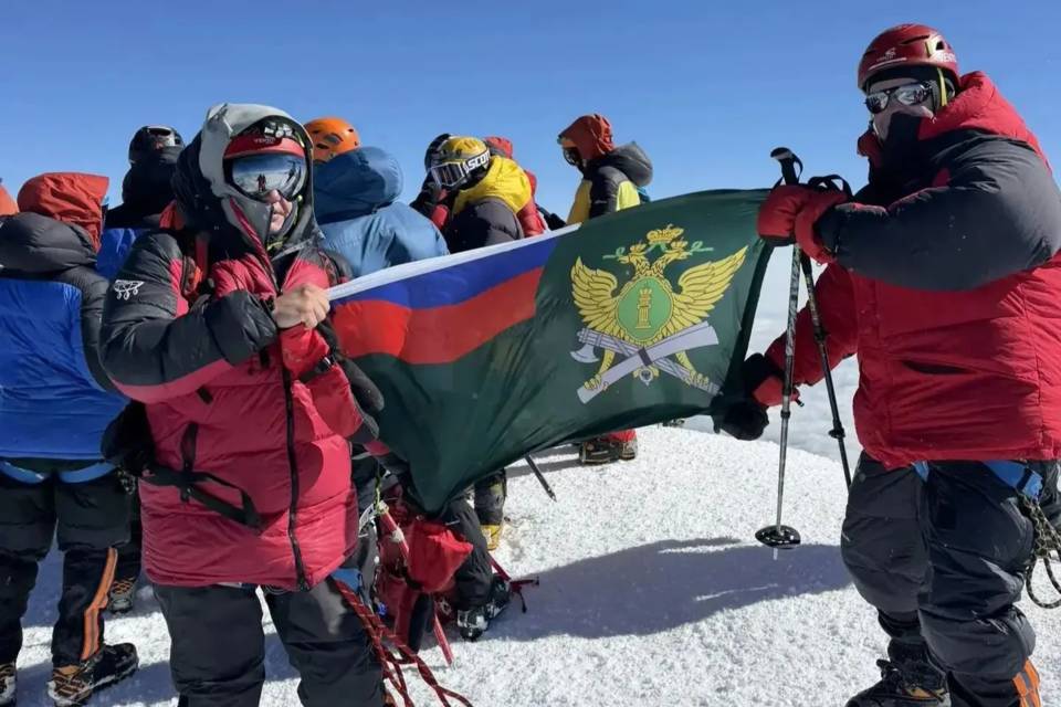 Замглавы УФССП Волгограда дважды покорил Эльбрус