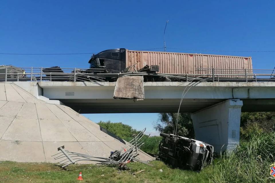 Пьяный водитель фуры устроил массовое ДТП под Волгоградом